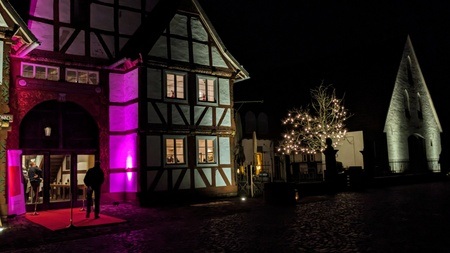DORFGESCHICHTEN »DER JUNGE IM GESTREIFTEN PYJAMA« LESUNG MIT KATHARINA THALBACH