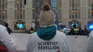 DAS GEWICHT DER WELT (THE WEIGHT OF THE WORLD)