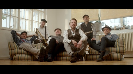 THE ROARING ZUCCHINIS – JUMP THAT SWING