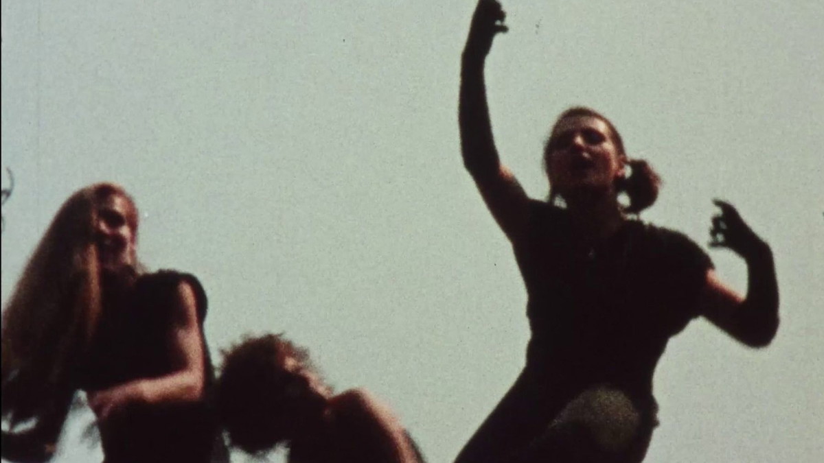 Exterra XX / Künstlerinnengruppe Erfurt: Exterra in the Air XX. Im Rahmen von 75 Jahre Berliner Festspiele