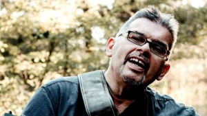 EddieS Music Lounge – Live Musik mit Olli ROTH