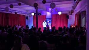 Punchline Comedy | Hinterhofsalon