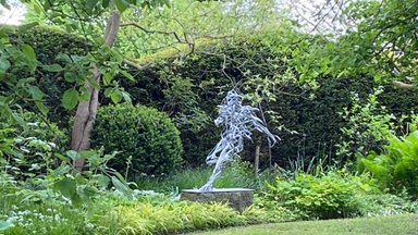 Skulpturenausstellung Un-Bewegt im Garten Pristin (vom 30.05. bis 16.08.)