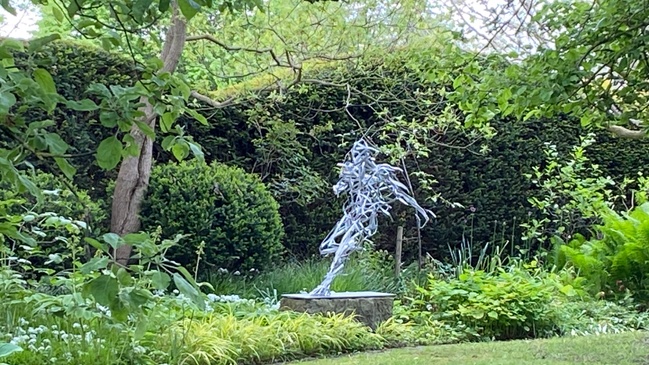 Skulpturenausstellung Un-Bewegt im Garten Pristin (vom 30.05. bis 16.08.)