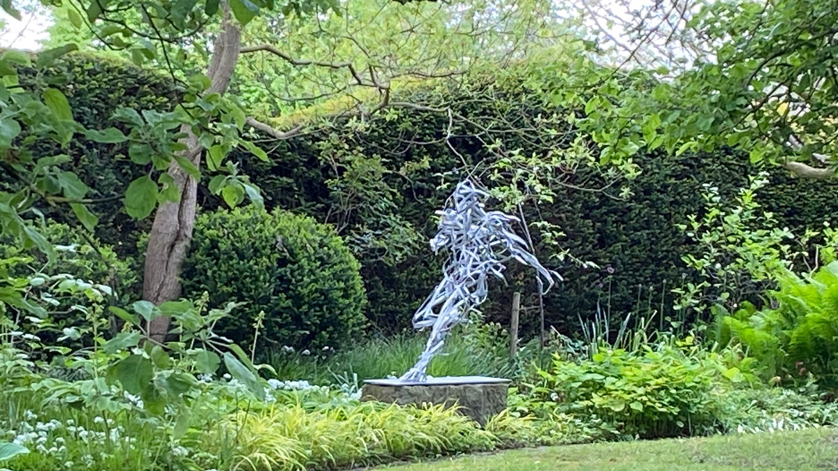 Skulpturenausstellung Un-Bewegt im Garten Pristin (vom 30.05. bis 16.08.)