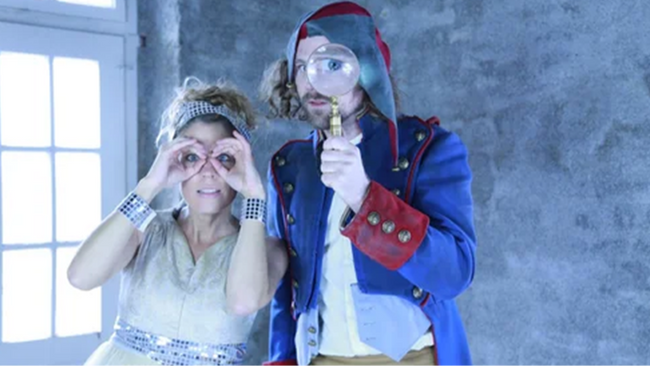 Weil die Giraffe alles sieht und der Raupe alles schmeckt