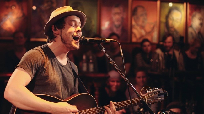 Lagerfeuer Deluxe mit Jon Kenzie, Lorain & Melchi Vepouyoum