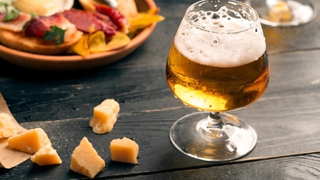 Bier und Käse - Zwei Welten. Sechs Kombinationen. Ein unvergesslicher Genuss.