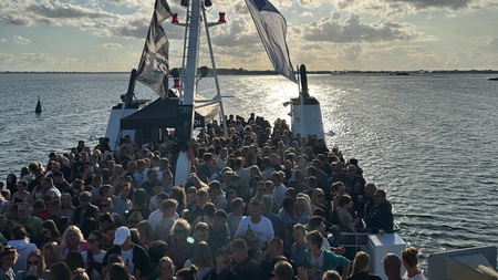 ZUSATZTERMIN: 90iger und 2000er Mega Boat Saison Auftakt Cruise // HAMBURG auf der MS KOI