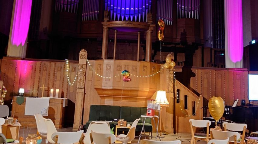 Wohnzimmerkirche "Farbenspiel"