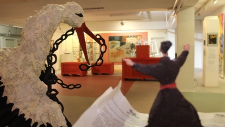 Ausstellungsbesuch mit Führung "Heldinnen / Sheroes"