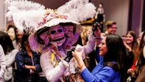 Fiesta de Día de Muertos. Live-Musik, Tanz, Markt, Ofrenda