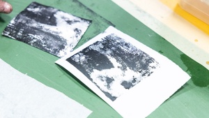 Wasserlithographie mit Carolin Müller - Nachhaltig Drucken mit Wasseroberflächen