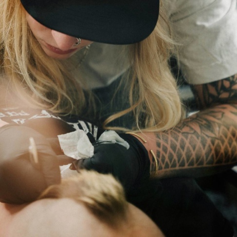 Ink Against Borders – Sea-Watch Tattoo Aktion