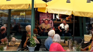 Blues & Songs mit Oliver Mally & Peter Schneider   > live <   in der ROSE Wein-Brasserie, Schwabing