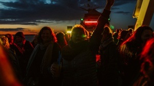 90iger und 2000er Mega Boat Indoor Party