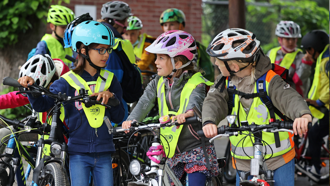 Verkehrsunterricht „Toter Winkel“ und „Aktion Licht“