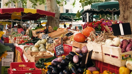 Wochenmarkt rund um die Jakobuskirche