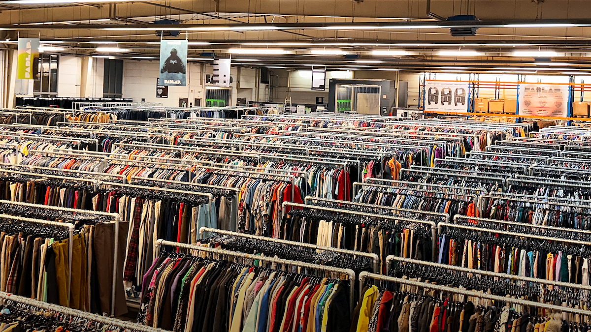 Vintage Kilo Sale Event I 30.000+ Pieces I 3.000qm I Berlin I 29€ per Kilo I Free Entry I Secondhand I Flea Market I Berlin's Trash Show