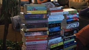 Silent Book Club-Treffen im B-Side Café