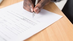 Signieraktion mit Basketball-Star Dennis Schröder