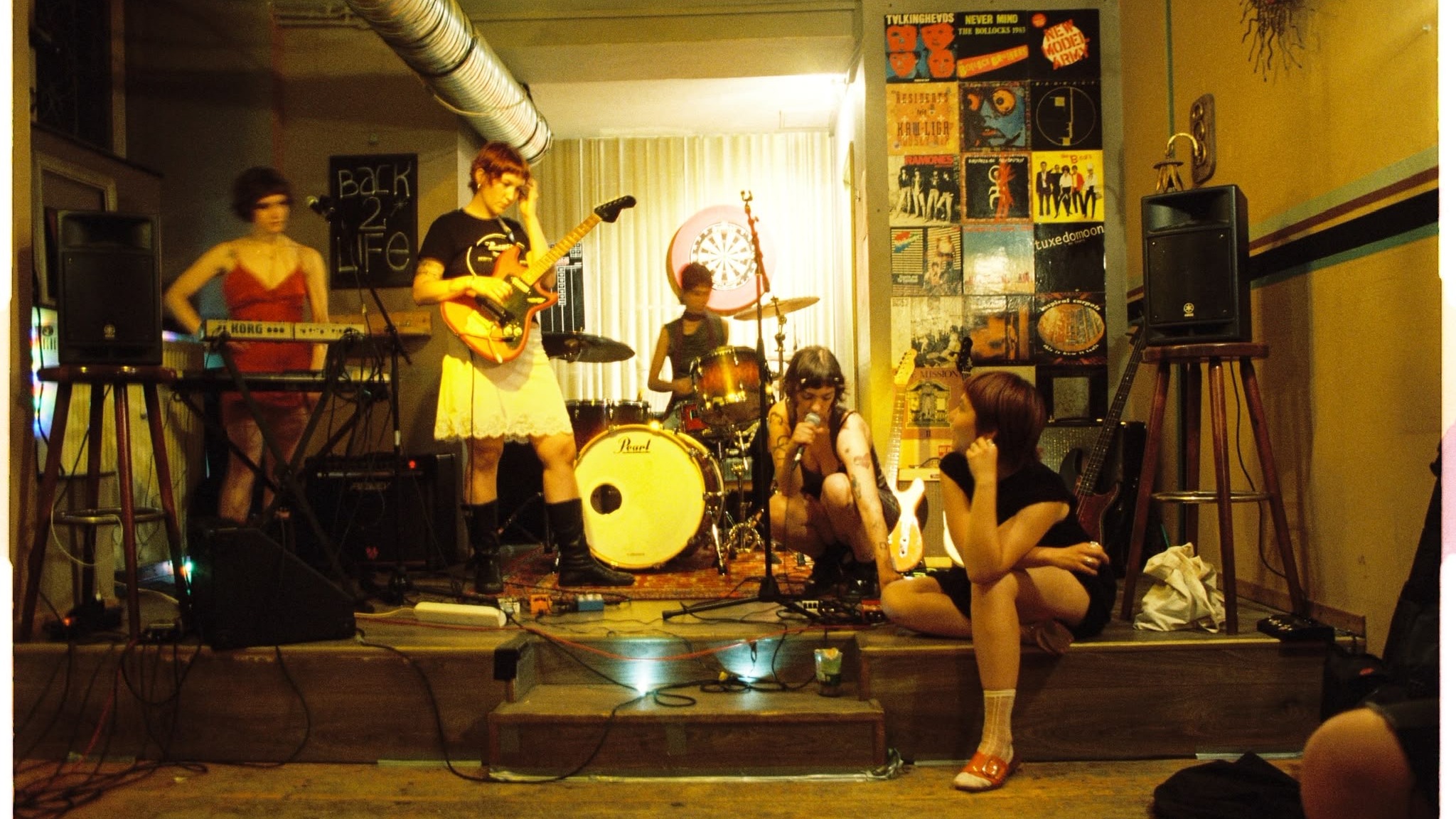 Die Knöpfe und Bikinizone (Punk/NDW, Berlin) + Vernissage "Jugend unter Druck"