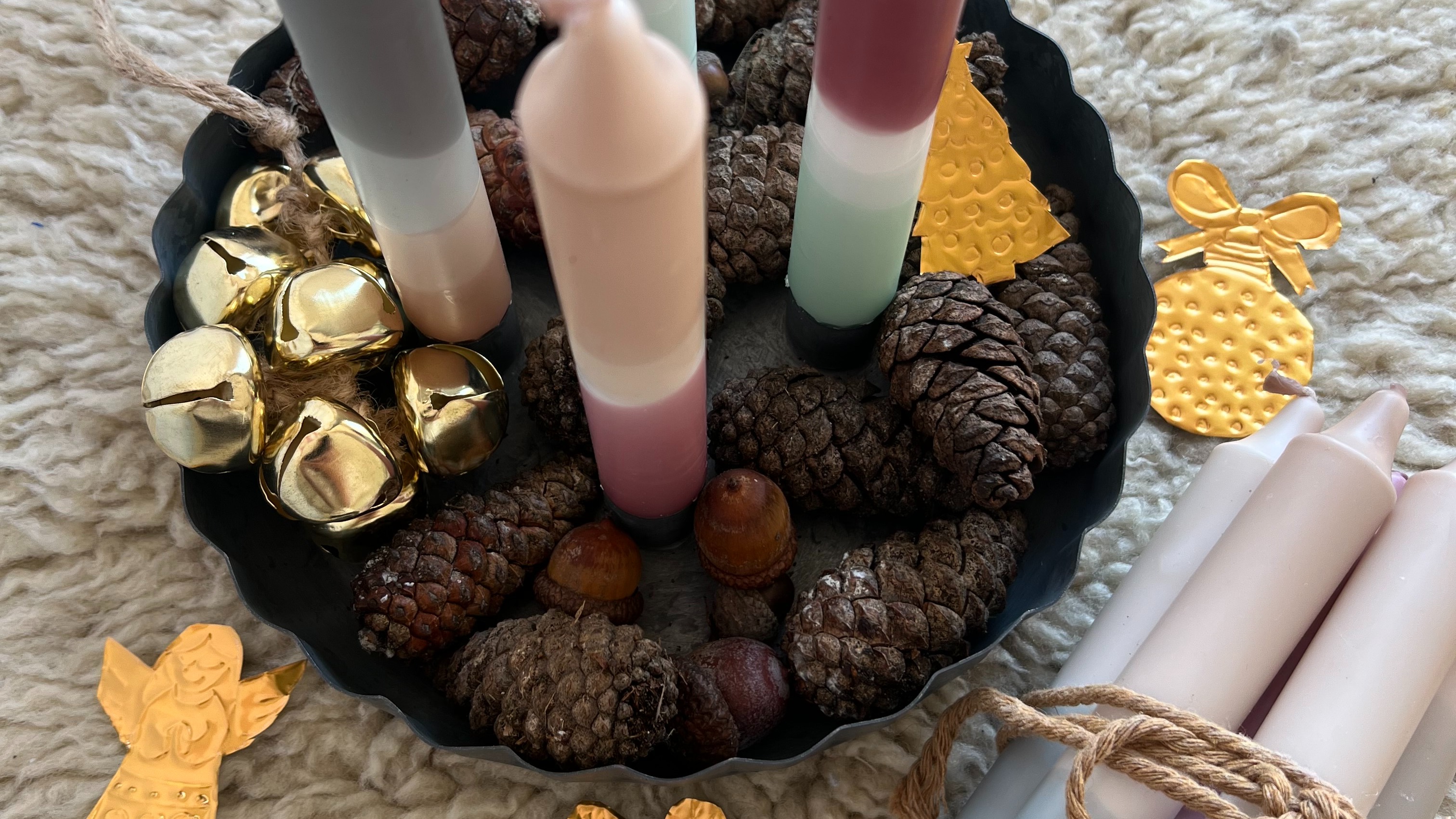 Dip-Dye Kerzen tauchen: Weihnachtsgeschenke selbst herstellen