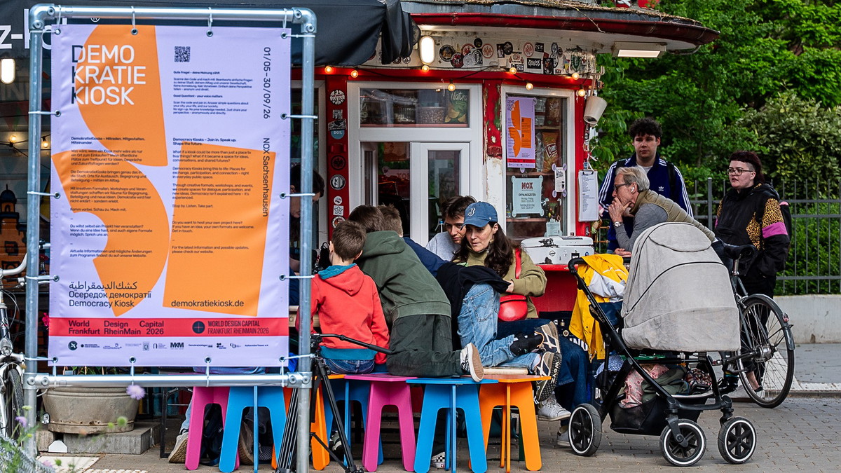 DemokratieKiosk: "Postkarten an die Politik" mit Denise Tekol