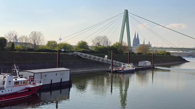 Urlaub in Köln | Der Rhein und die Feuerwehr  | Radtour