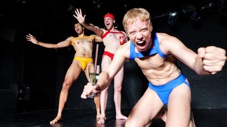 🍹 Cocktails, Camp & Critical Cuteness - Die Revue meines Lebens