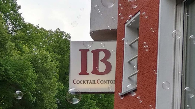 Cocktailbar-Flohmarkt am Sülzgürtel 76a