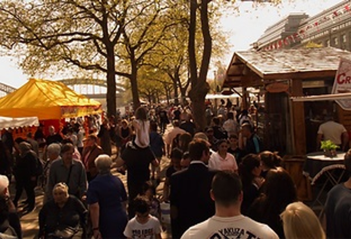 Frühlingsfest auf der Rheinuferpromenade