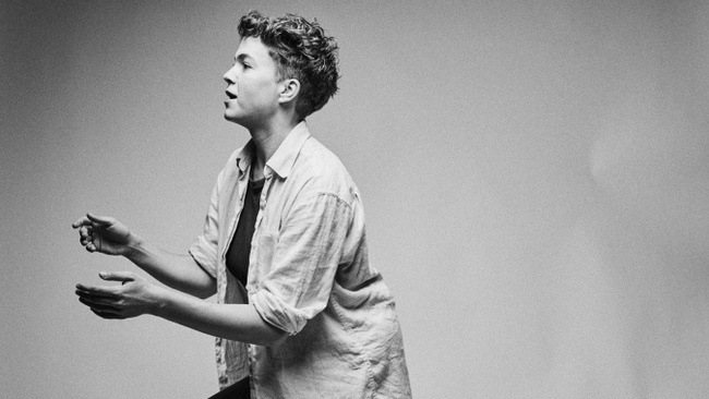 interr_options • Physical Theatre Solo von Eva Krause