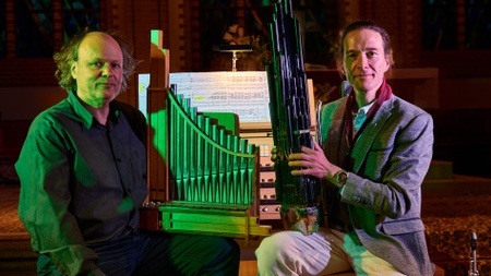 Mit 3 Orgeln und 2 Saxophonen um die Welt