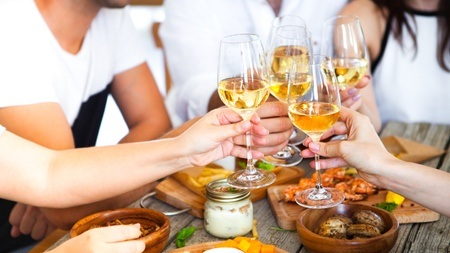 Wine & Connect – Wine Tasting für Singles in Köln (Altersgruppe 30-45 Jahre)