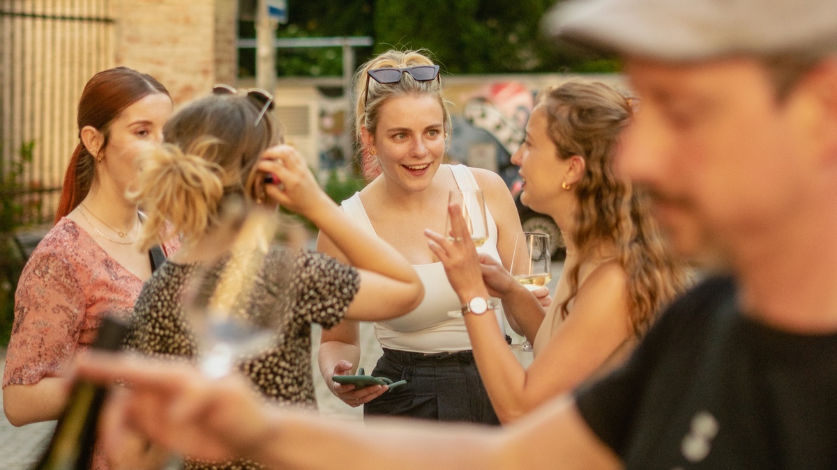 Wine & Food Walking Tour GLOCKENBACH!