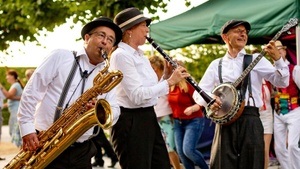 Kiosk Tanz // Swing & Lindy Hop zu Livemusik “Die Marschmallows”