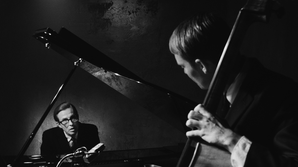 Everybody Digs Bill Evans