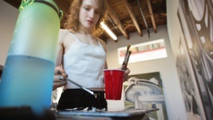 Bernadette Van-Huys "The ADHD Muses" und Maria Lassnigs "Selfportrait"