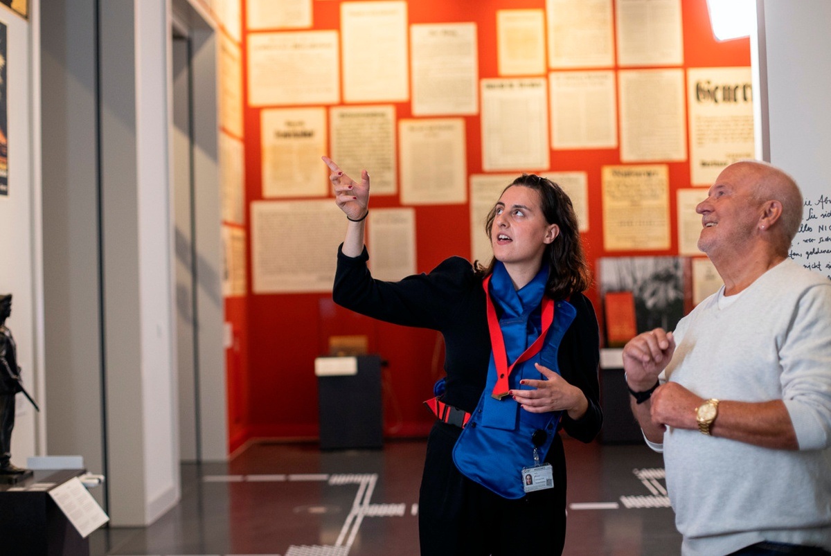 In Deutscher Gebärdensprache durch BERLIN GLOBAL. Führung in DGS