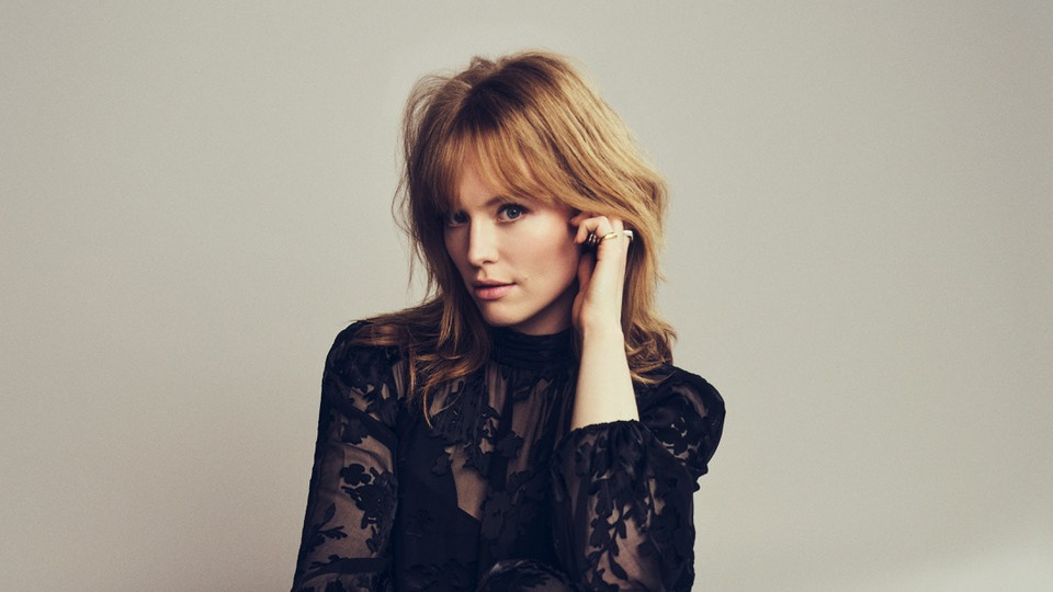 Freya Ridings Mother of Pearl Tour / Support: Amber Run