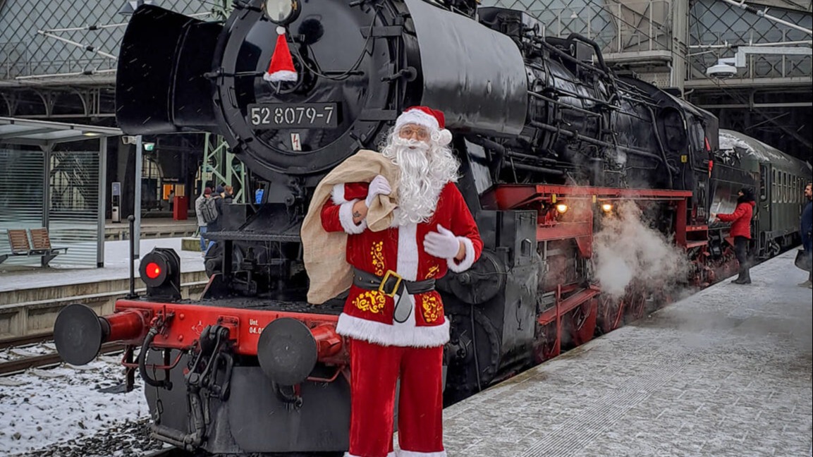 Der Weihnachtsmann fährt Dampfzug – Leipziger Stadtrundfahrten unter Volldampf
