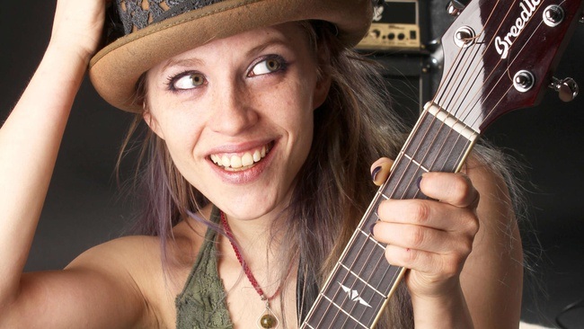 Cynthia Nickschas & Friends - LIVE