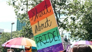 Regenbodenparade