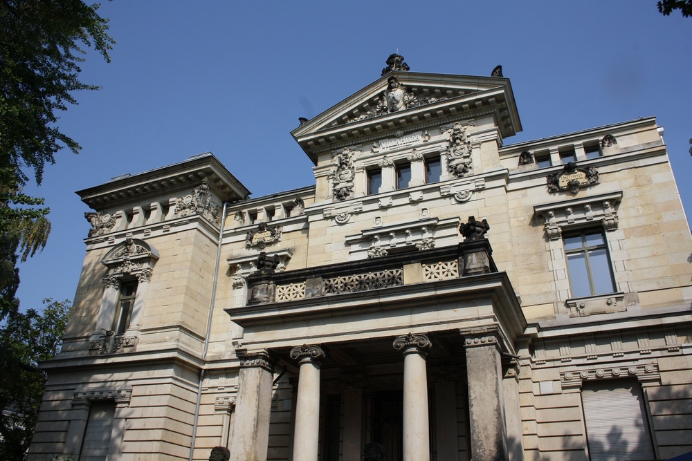 Frau Grau sieht rot – Gisela Kohl-Eppelt liest Geschichten über Frauen