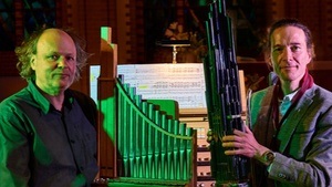 Mit 3 Orgeln und 2 Saxophonen um die Welt