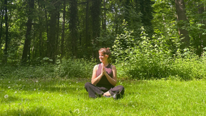 Monday-Evening Flow. Outdooryoga mit Sophia