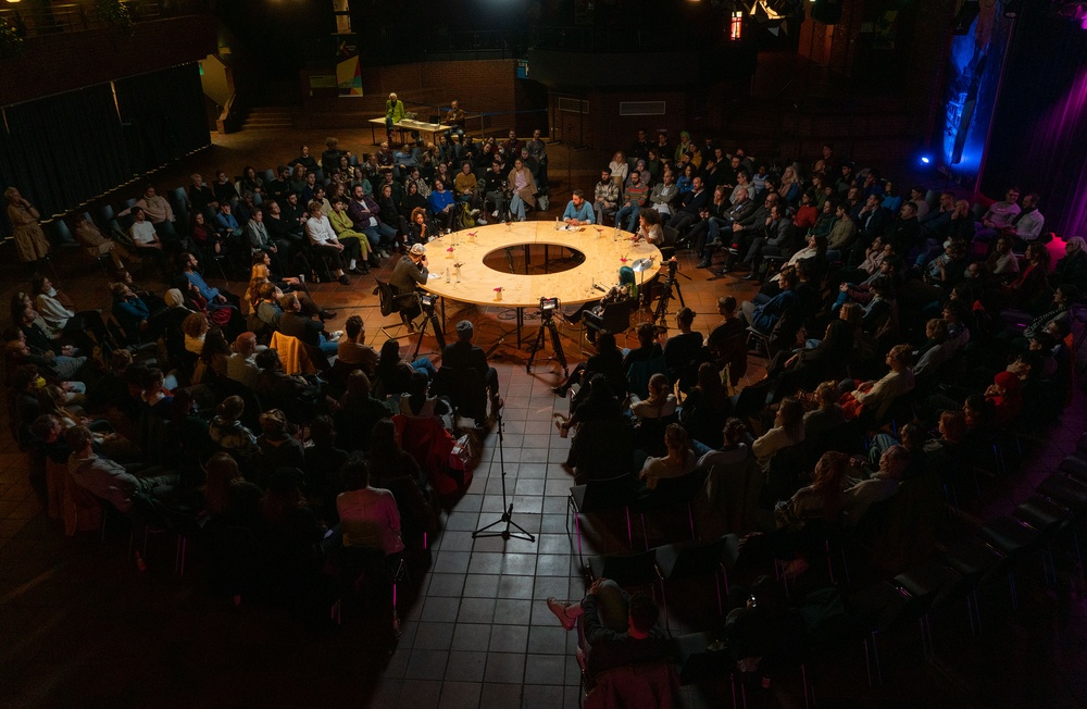 Büchermarkt // Schmökerstoff für gute Zwecke