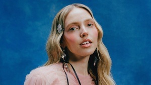 Auf Tuchfühlung: Lina Larissa Strahl trifft Zoe Wees | Mental Health Arts Festival