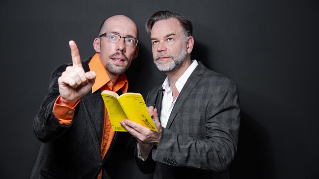 Lesung trifft Impro – Der eine liest, der andere spinnt